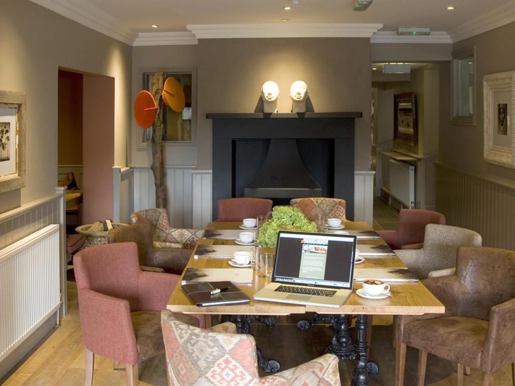 Hotel The Percy Arms Guildford Esterno foto
